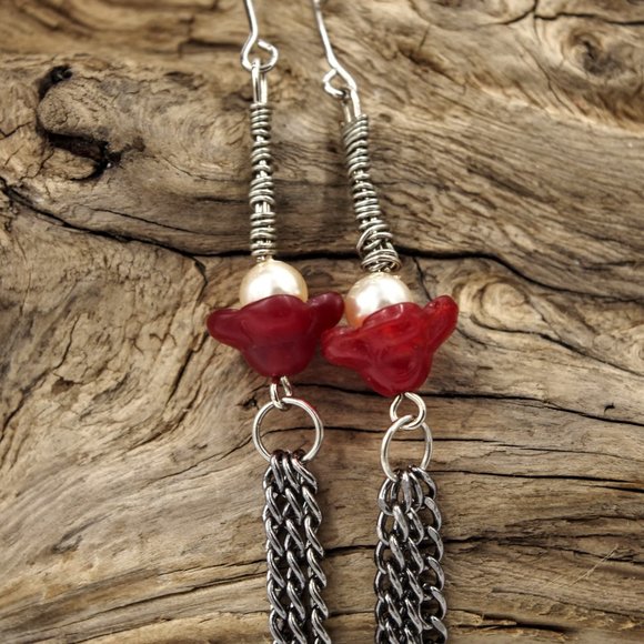 Hanging Chain Earrings with Red Glass Flower and a Pearl - Picture 2 of 7